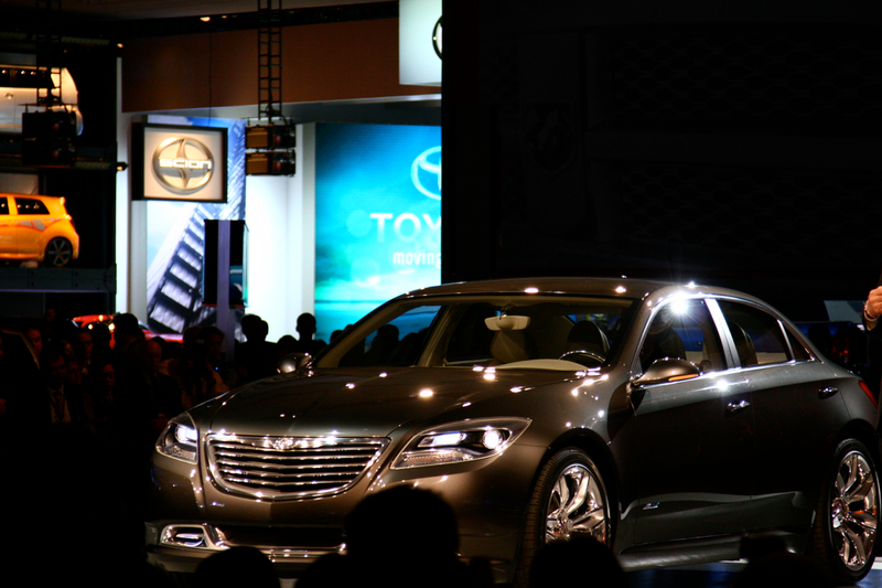 Illustration for article titled Chrysler 200C EV Concept: Shockingly Attractive Mid-Size